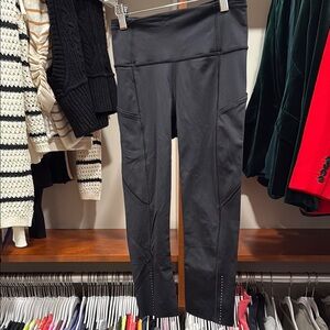 🍋 Lululemon Fast and Free Black high rise Cropped pocket Leggings 19” Size 4 EUC